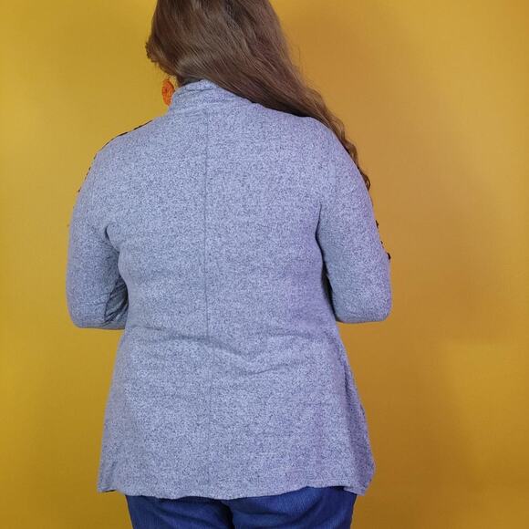 Simply Vera Wang Soft Gray Turtleneck with Black Lace Sleeve Detail, M - Picture 3 of 4